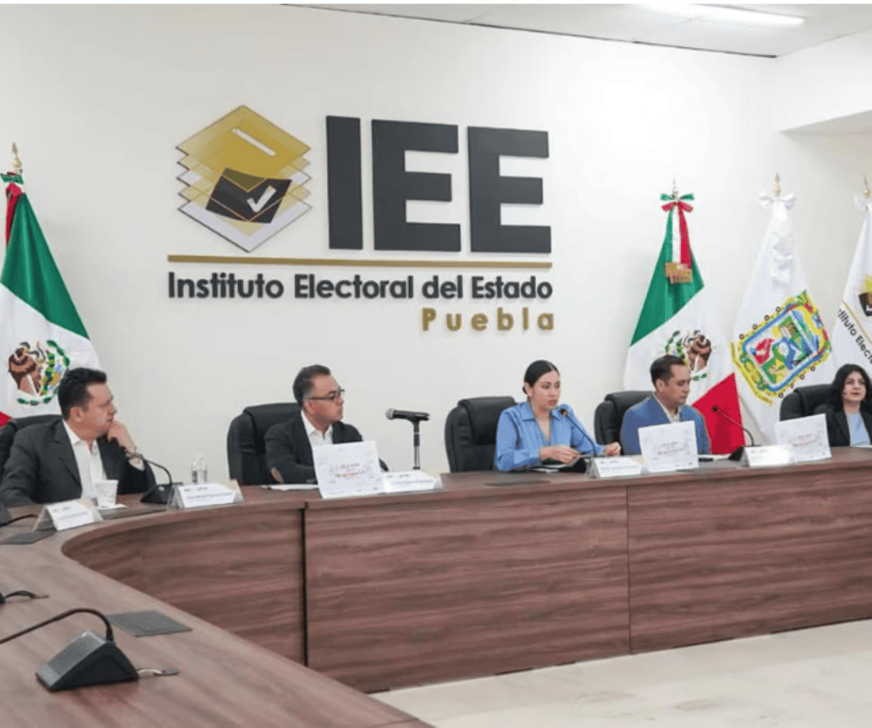 Suman casi 100 renuncias en consejos electorales de Puebla