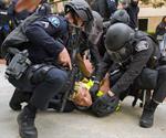 Arrestan a manifestantes propalestinos en campus en la Universidad de California