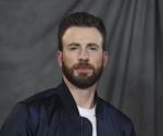 Aclara Chris Evans controversia sobre foto con bomba
