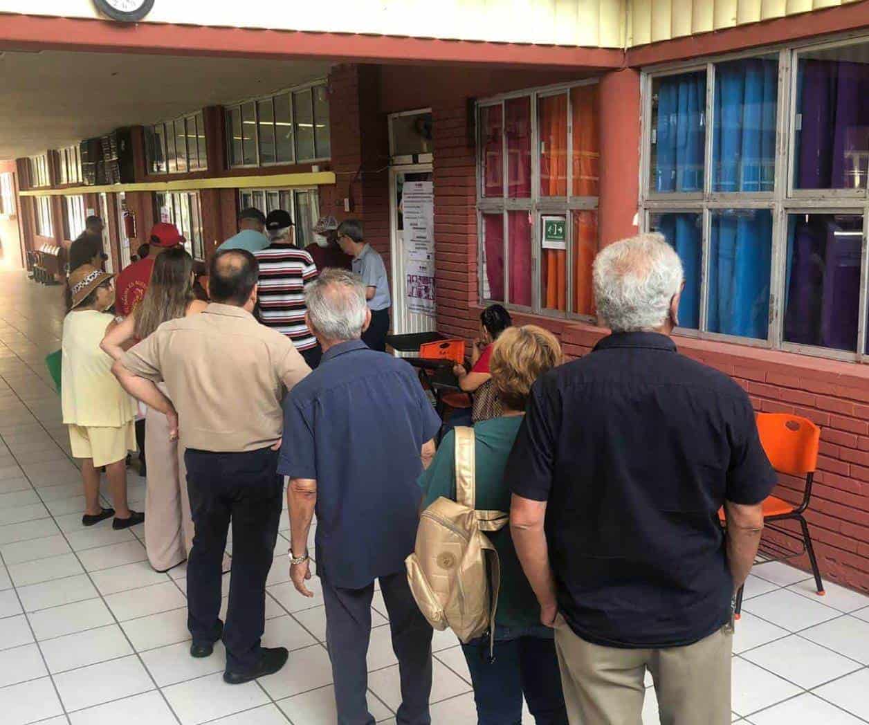 Falta de funcionarios retrasan apertura de casillas en Matamoros