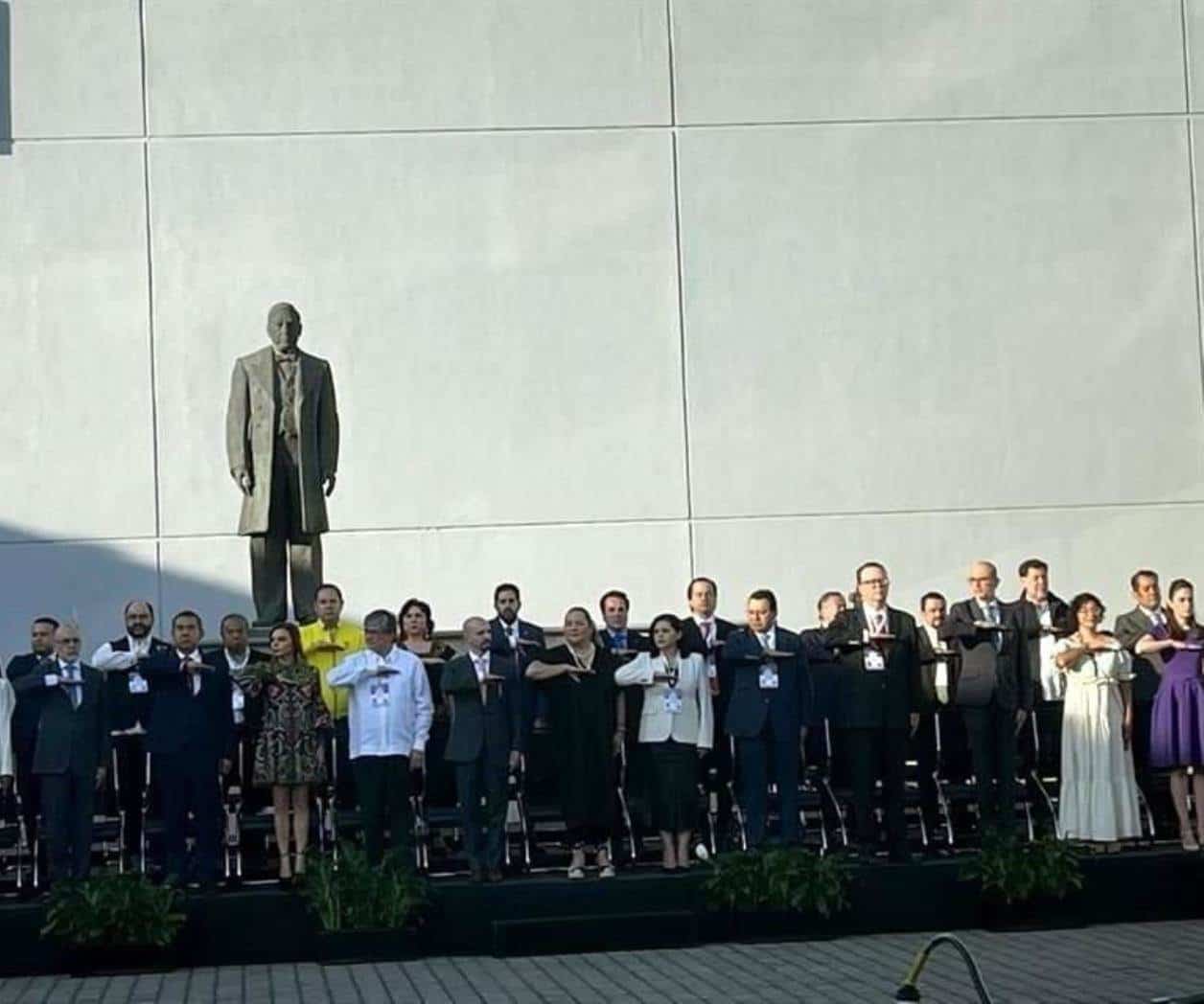 Realiza INE ceremonia cívica; llama Taddei a votar