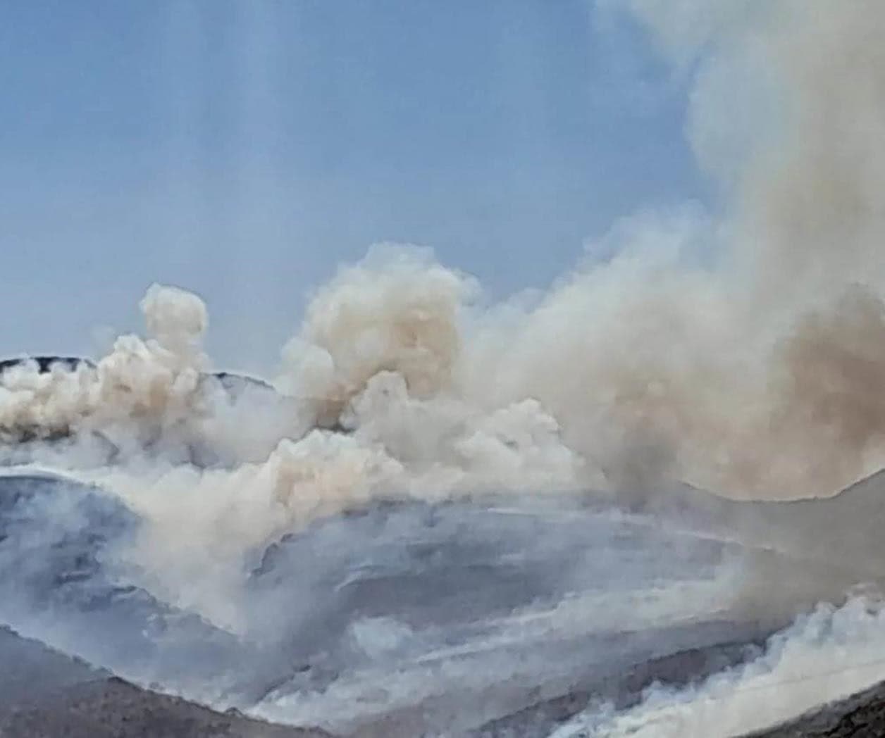 Hallan cuerpo calcinado tras apagar incendio