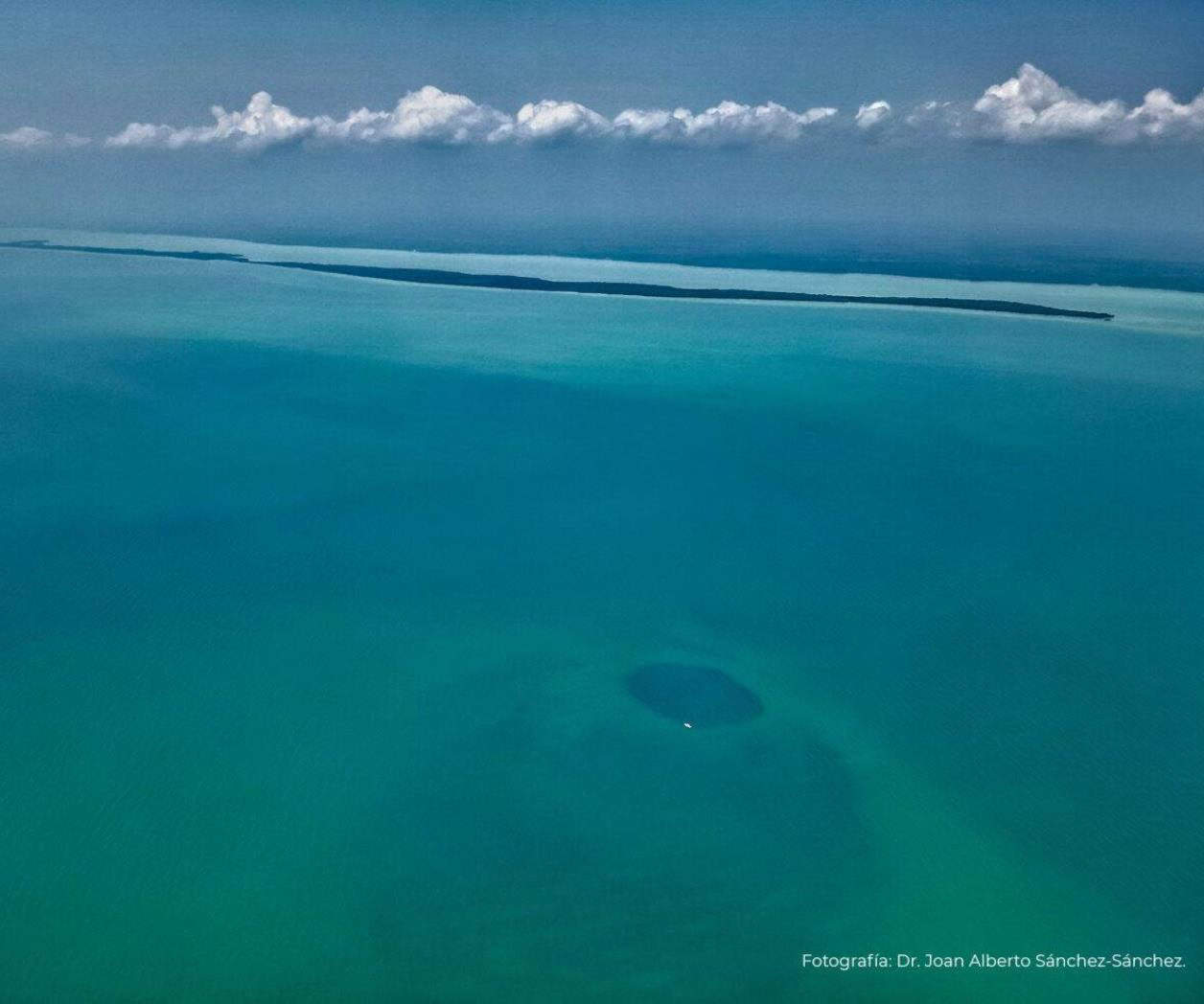 Taam Ja, el agujero azul más profundo del mundo