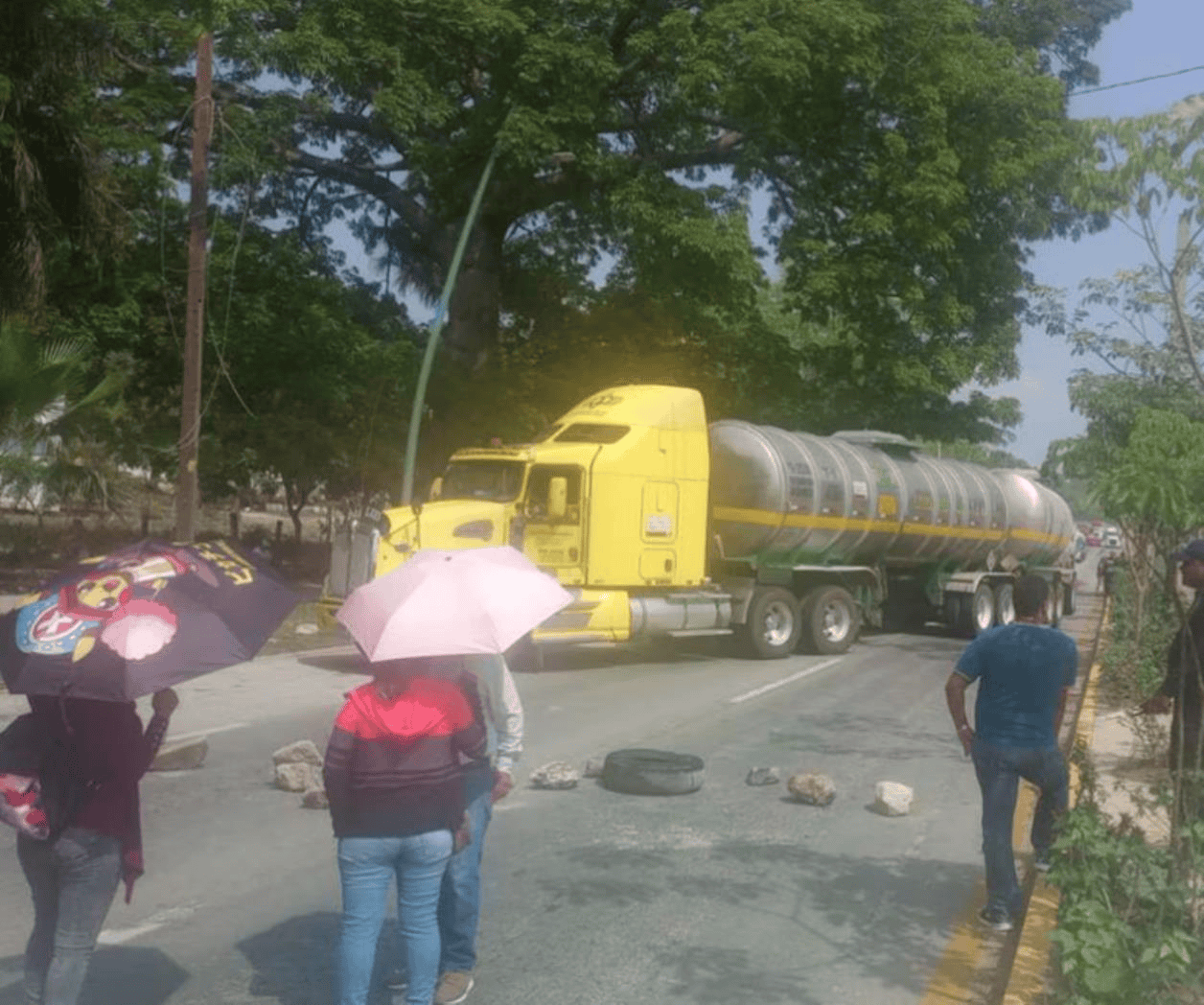 Bloqueo de accesos en Tuxtla Gutiérrez por maestros de la CNTE