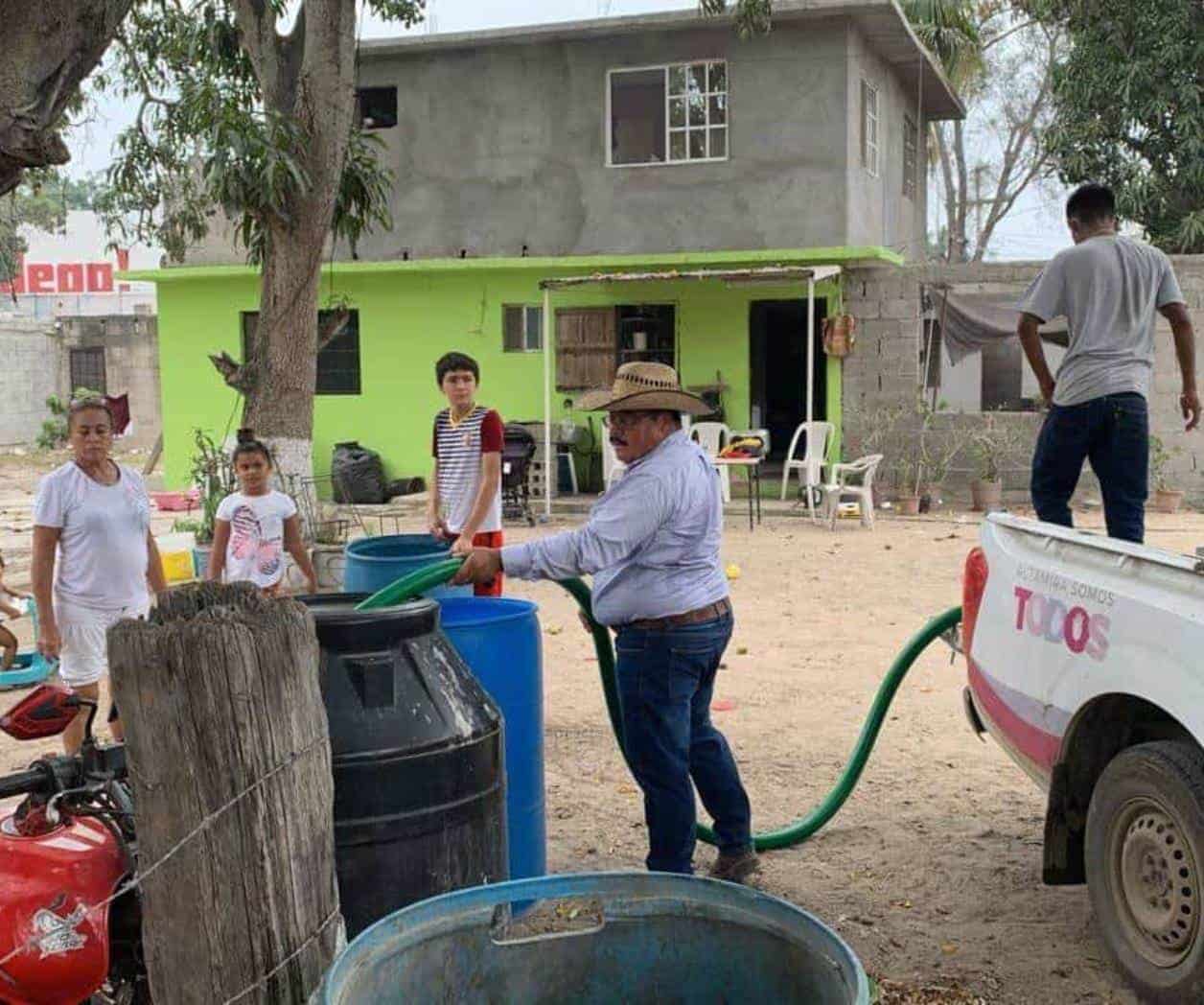 Sólo con pipas tienen agua