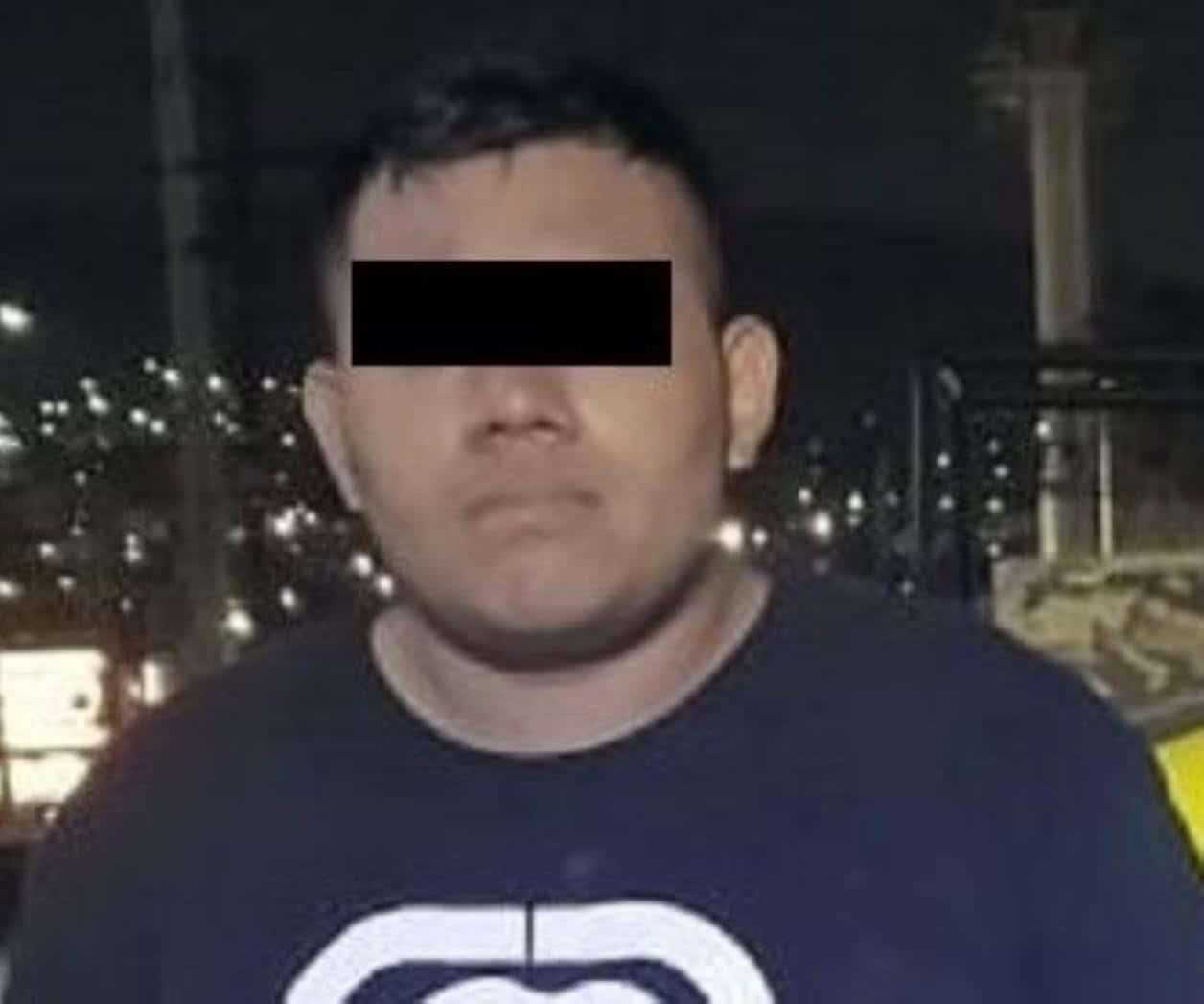 Hombre detenido por grabar a mujer en baño de cine en Monterrey Hombre detenido por grabar a mujer en baño de cine en Monterrey