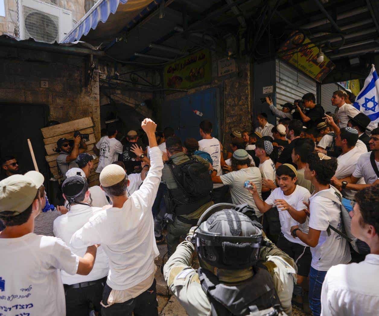 Corean ´Muerte a los árabes´