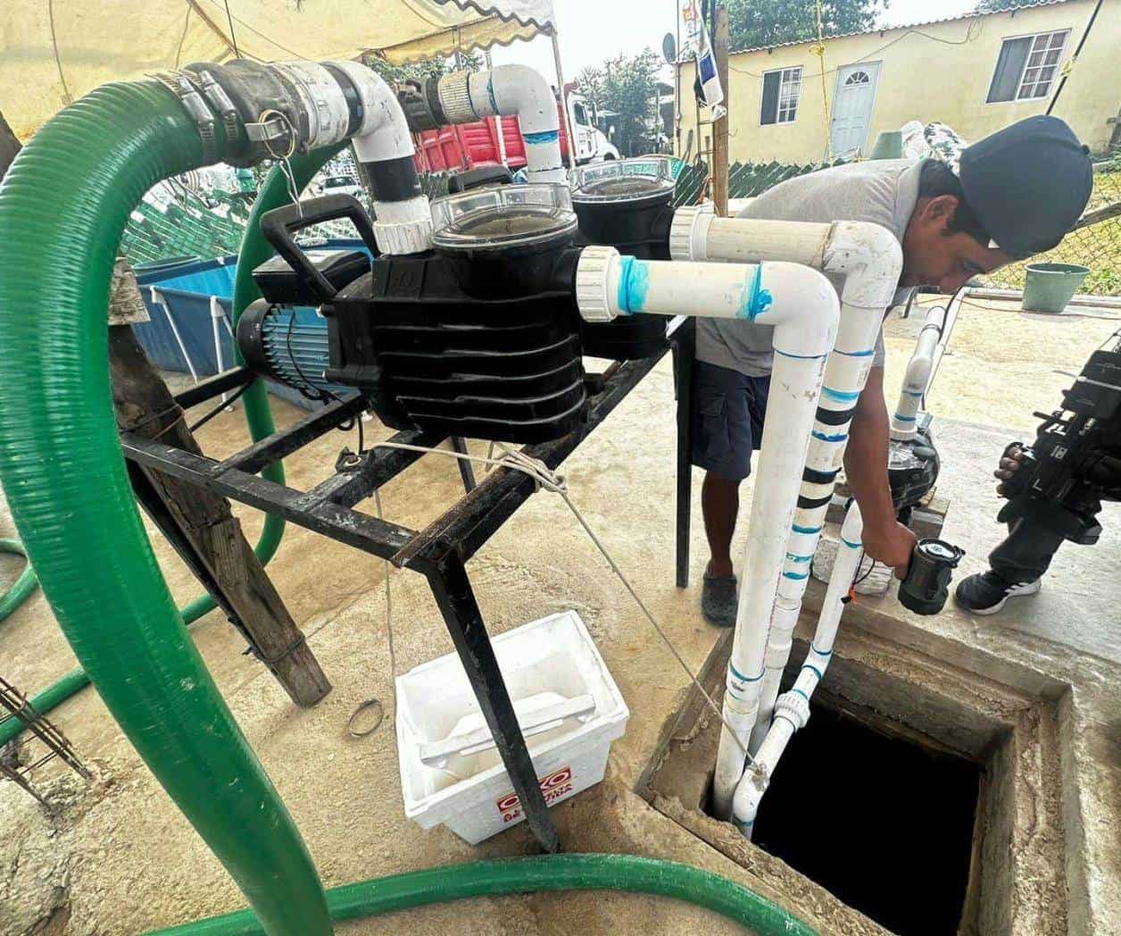 Extraen agua de pozo ante falta del servicio en ejido en Tampico