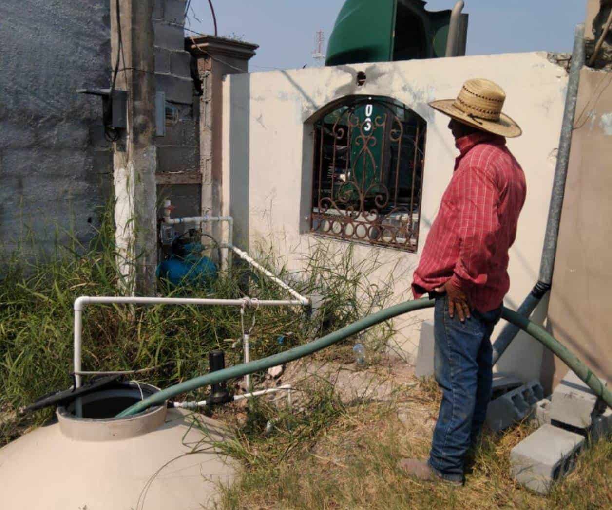 Atienden demanda de agua con pipas Atienden demanda de agua con pipas