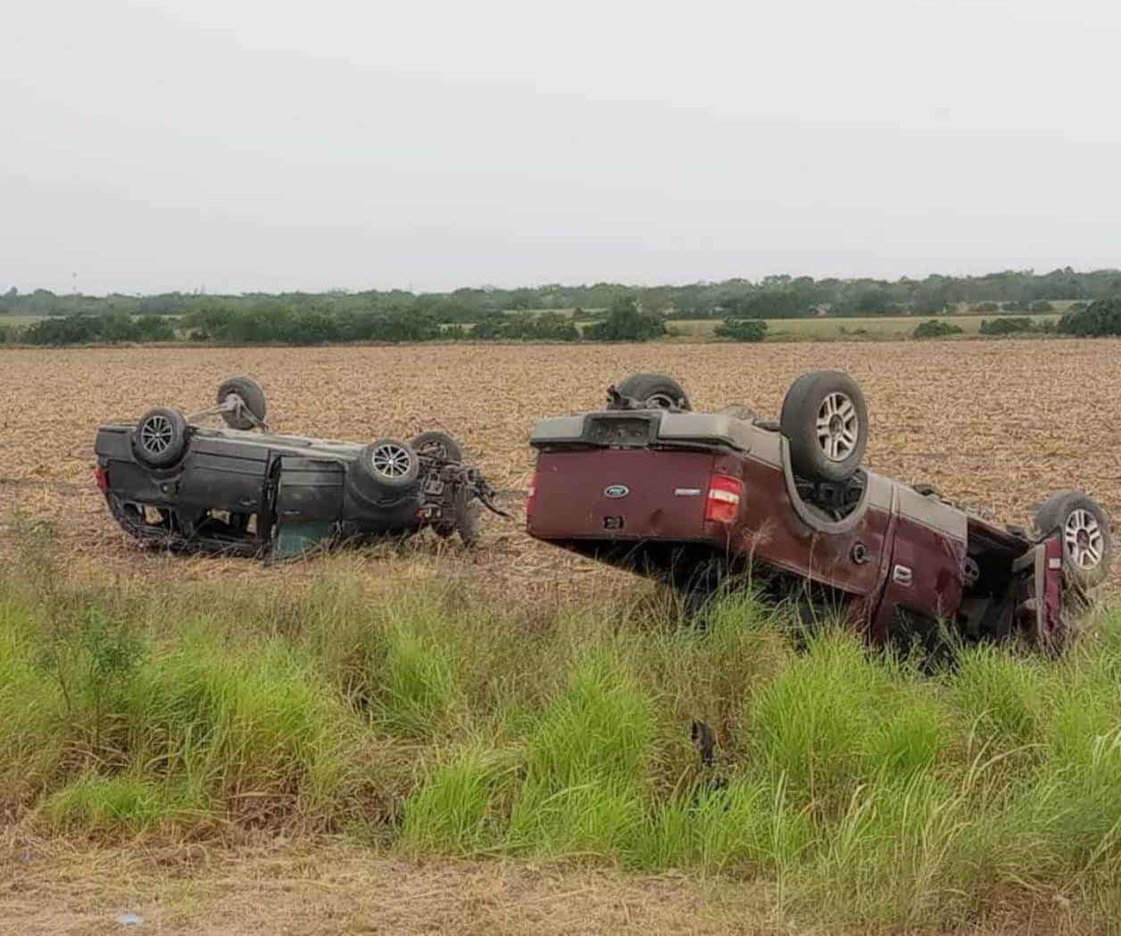 Abandonadas dos unidades volcadas