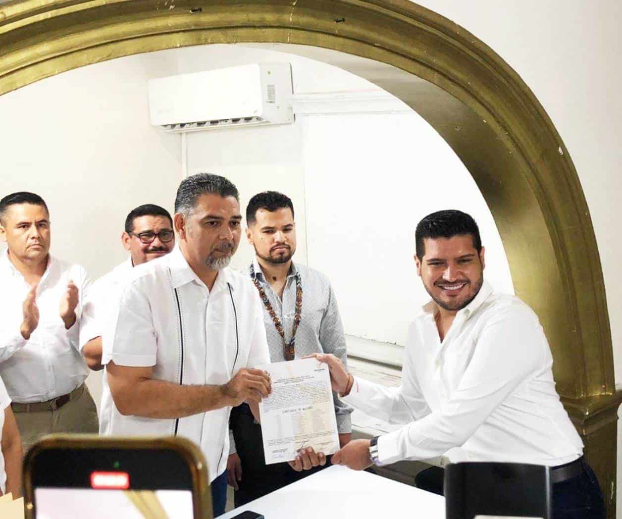 Recibe Alberto Granados constancia de mayoría como alcalde electo de Matamoros