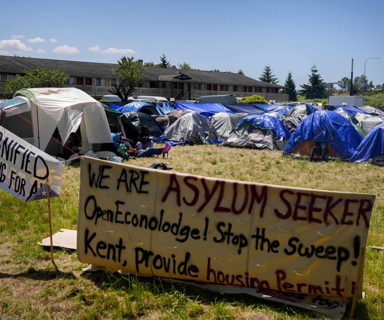 Acampan cerca de Seattle los solicitantes de asilo