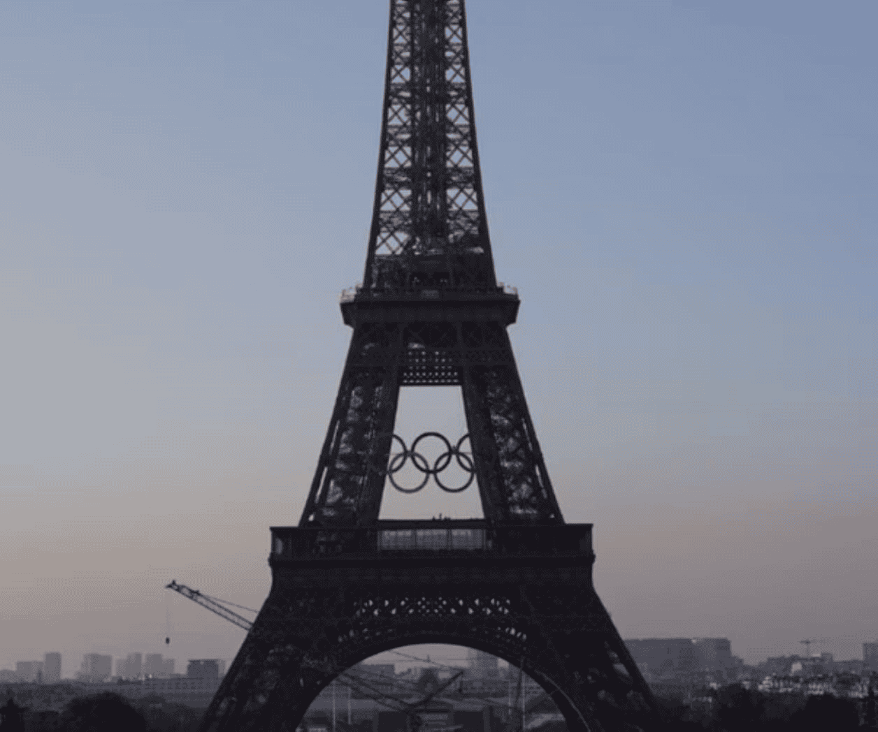 La Torre Eiffel presume los aros olímpicos La Torre Eiffel presume los aros olímpicos