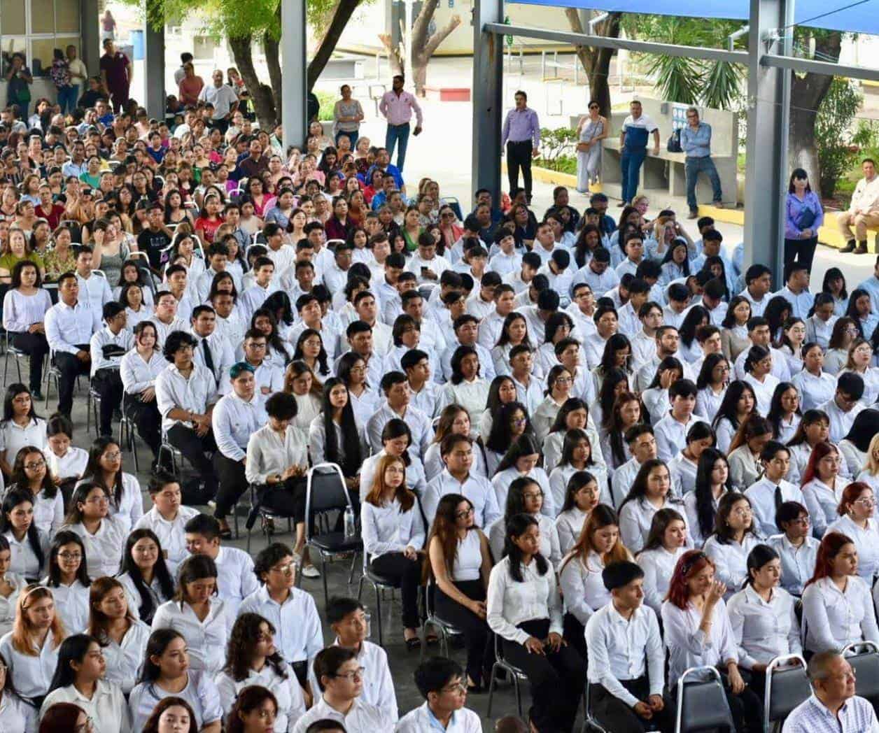 Entregan t&iacute;tulos en el CETIS 71