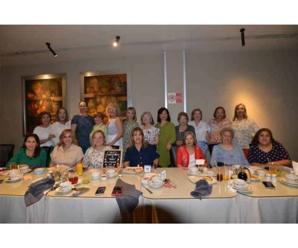 Festejan a Sylvia y Marina