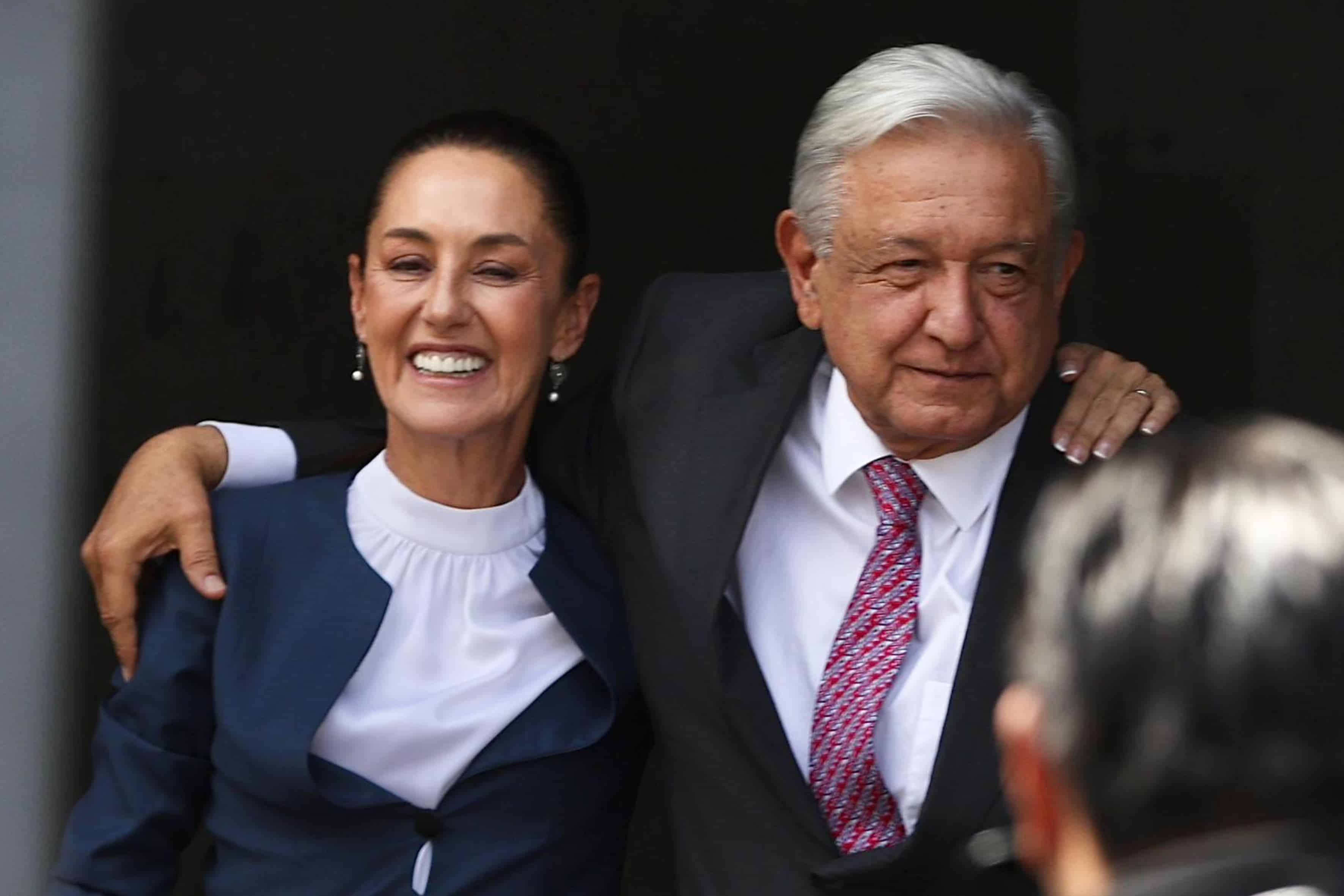 Se reúnen AMLO y Sheinbaum para iniciar transición