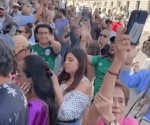 Al grito de Fuera AMLO, un grupo de mexicanos que acudieron a votar