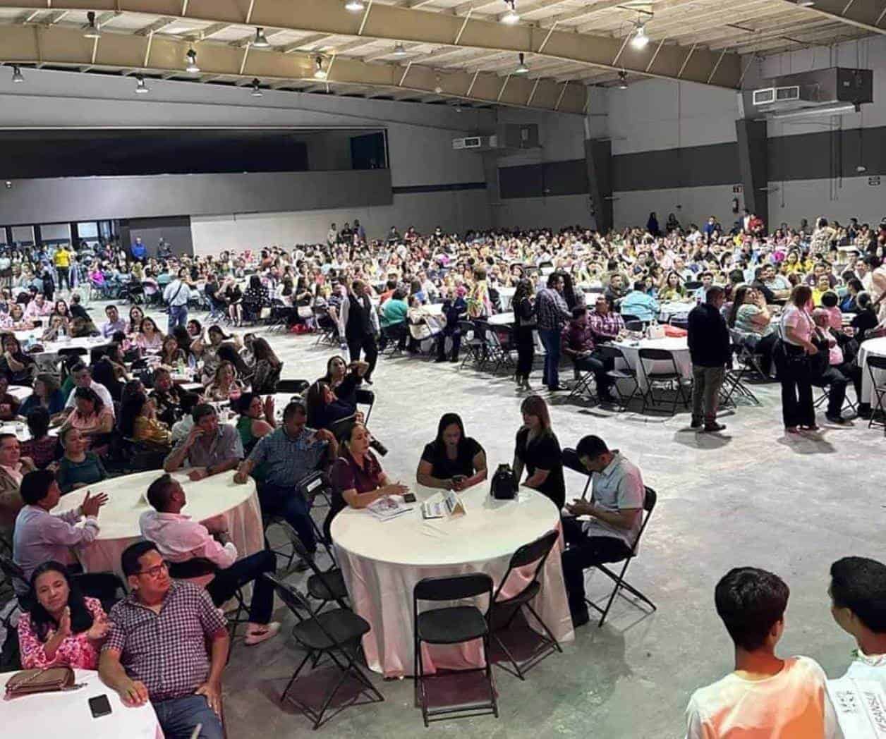 Celebran a más de 3,500 trabajadores de Educación