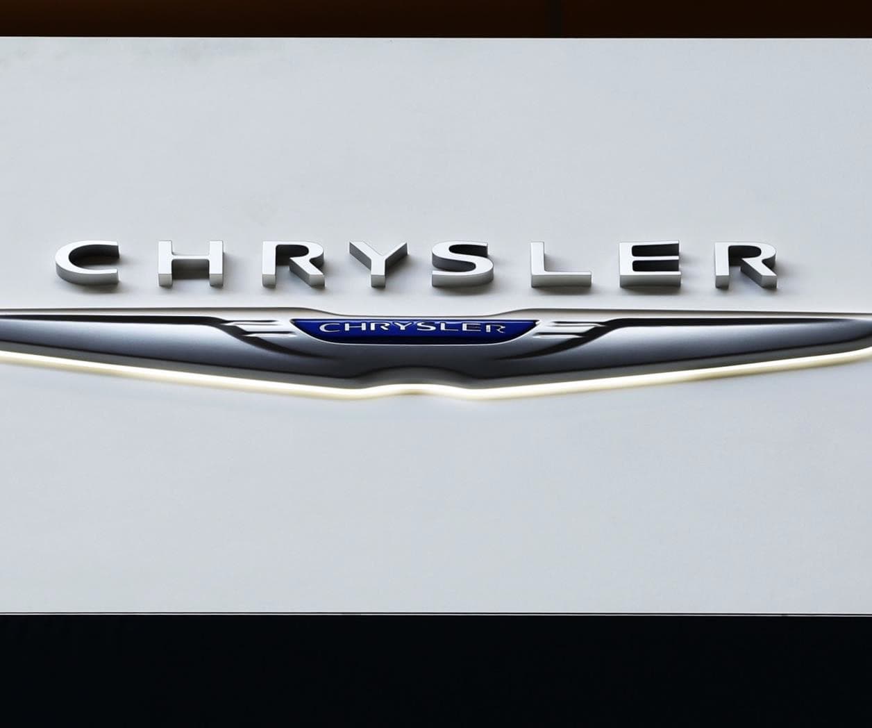 Chrysler retira del mercado más de 211.000 SUVs y camionetas debido a falla de software