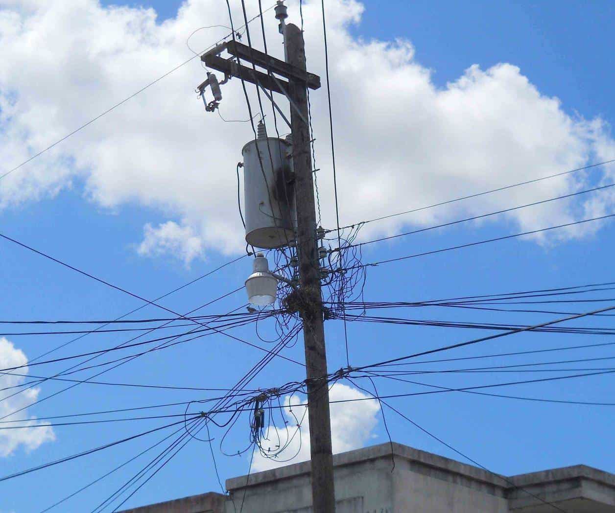 Permanecen sin luz ni agua en El Empalme