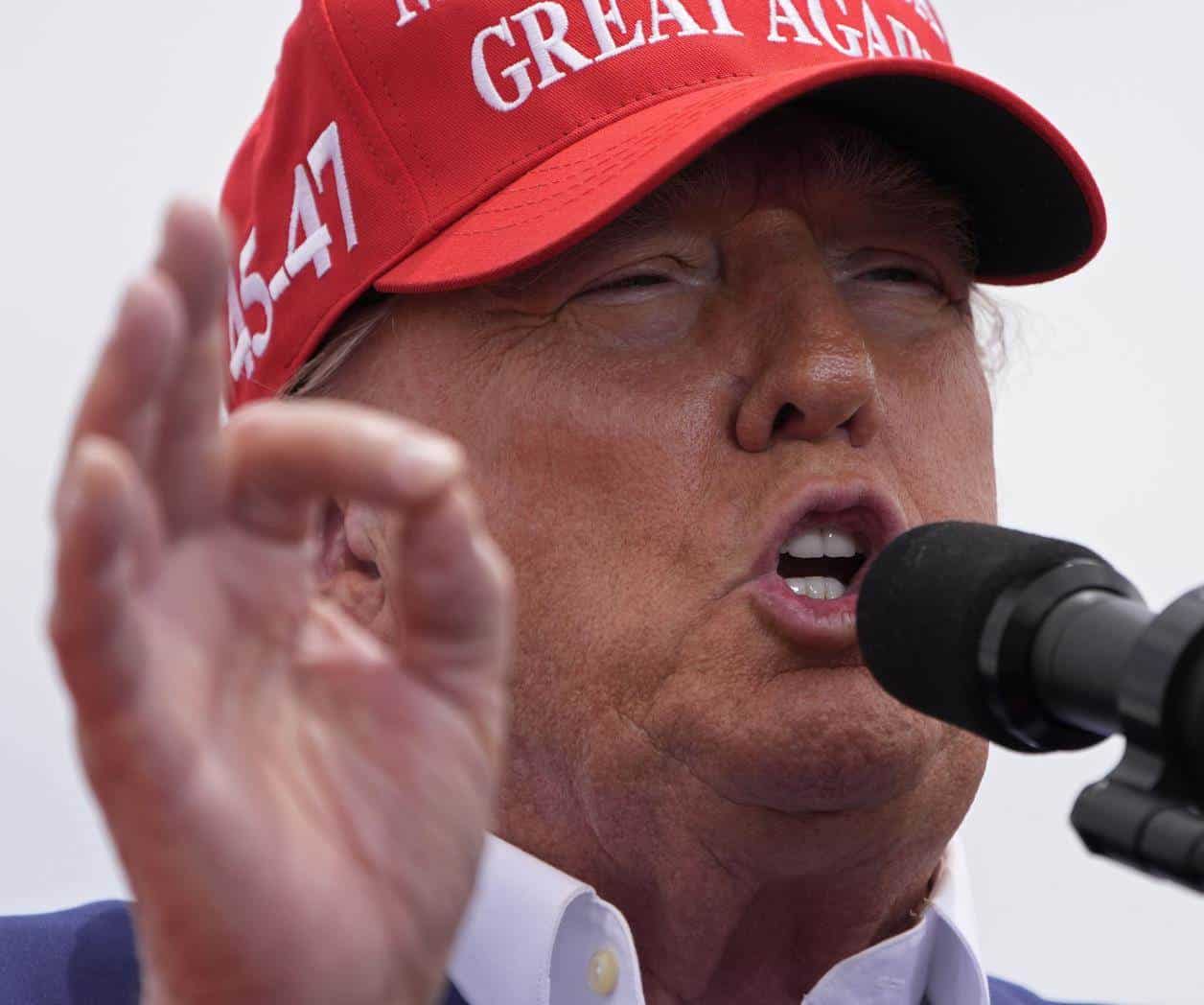 Trump se queja de teleprompters