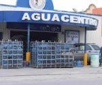 ´Aguantan´ distribuidores de hielo y agua embotellada