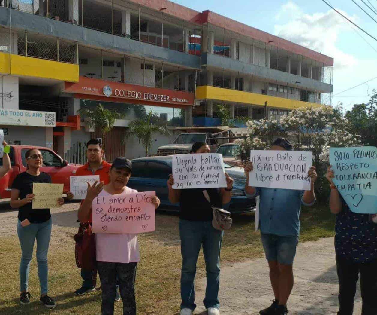 Protestan transfobia en colegio cristiano en Tampico