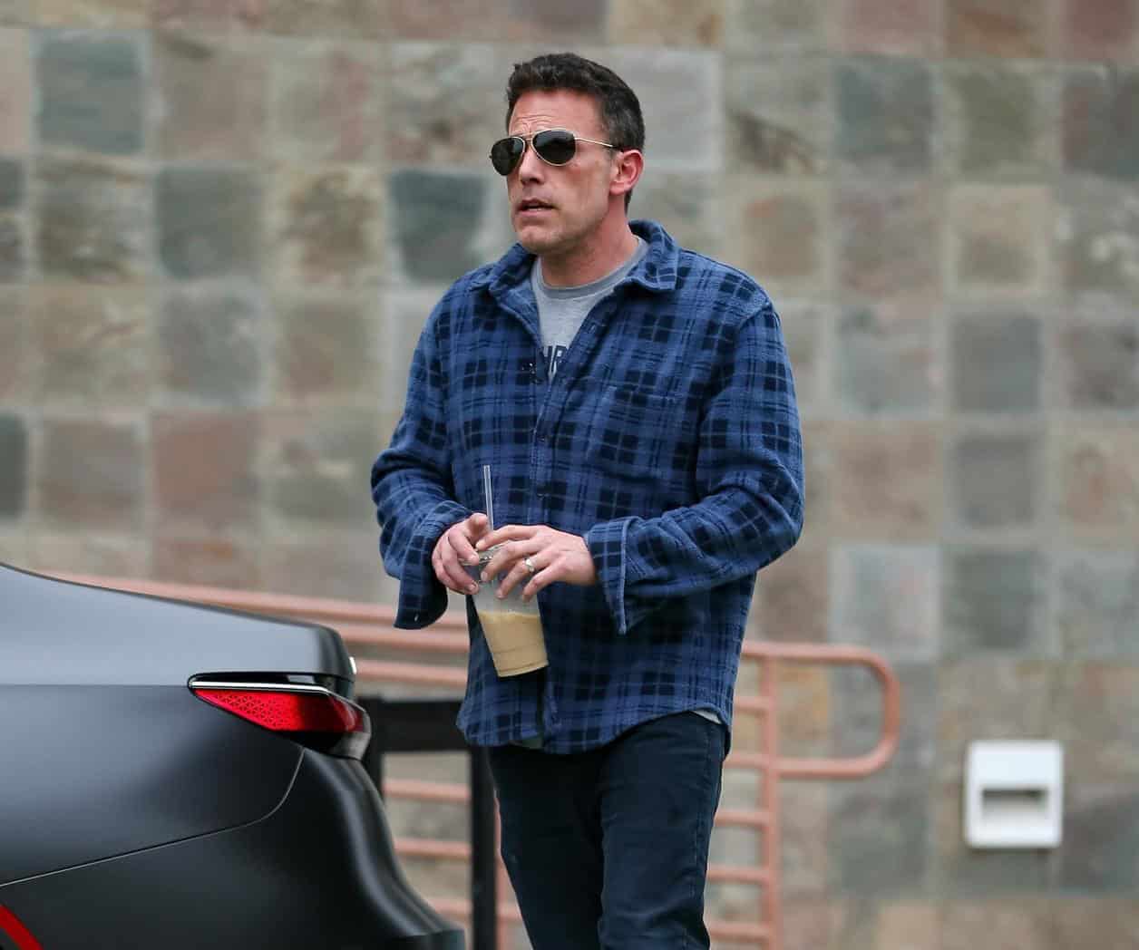 Amigos de Ben Affleck temen recaída del actor en alcoholismo