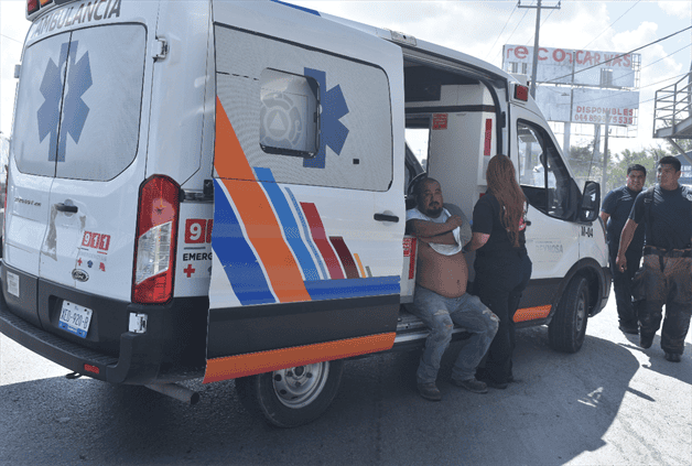 Camión sufre volcadura en Libramiento Monterrey - Reynosa Camión sufre volcadura en Libramiento Monterrey - Reynosa