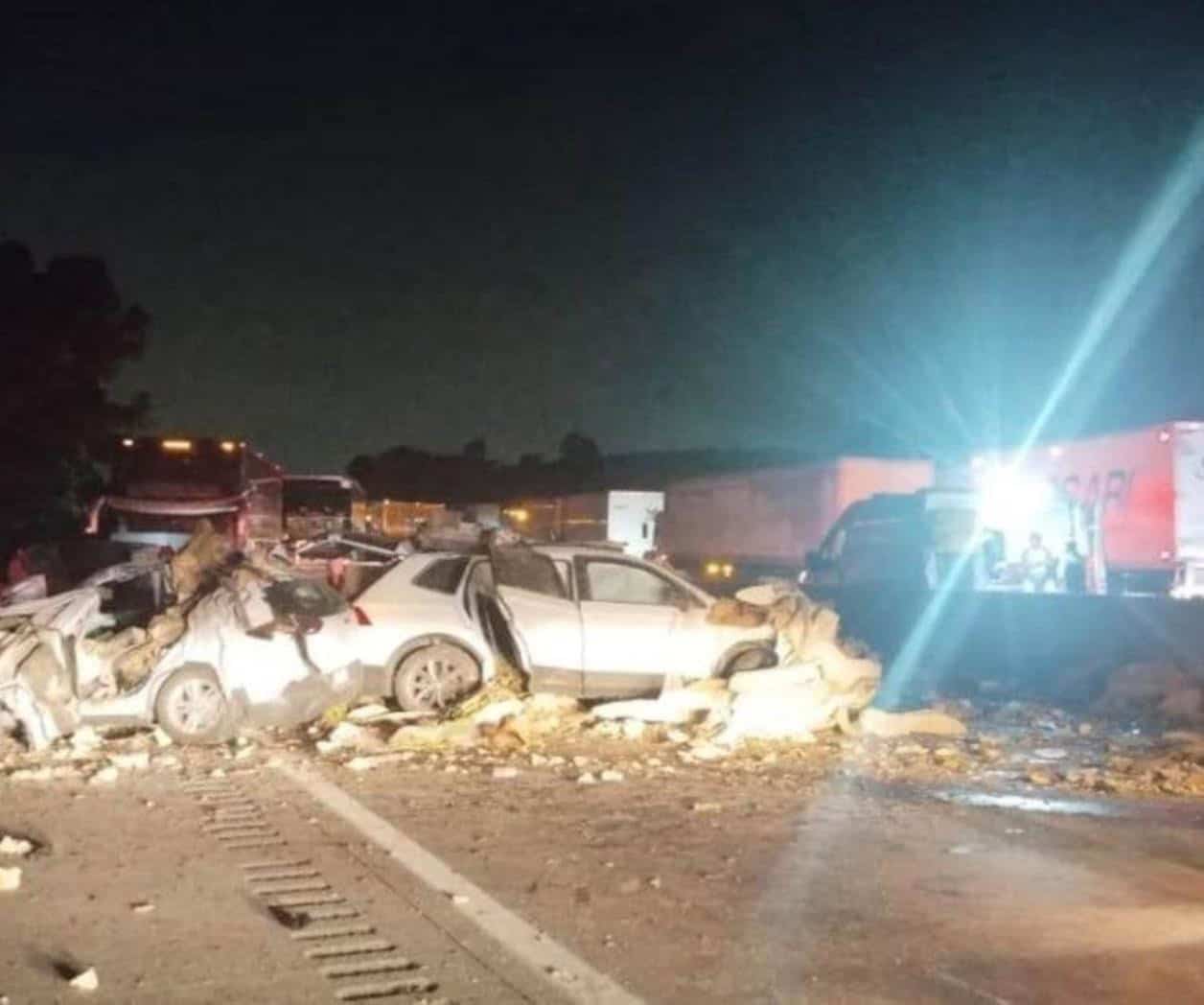 Saldo fatal en accidente en Autopista México - Puebla: 3 muertos y 3 heridos