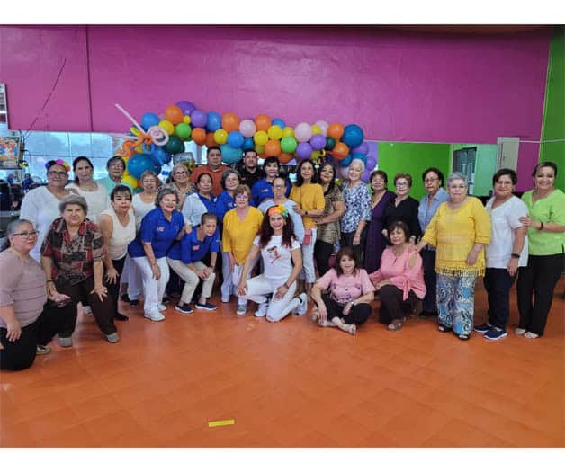 Celebran Día del Padre cantando y bailando