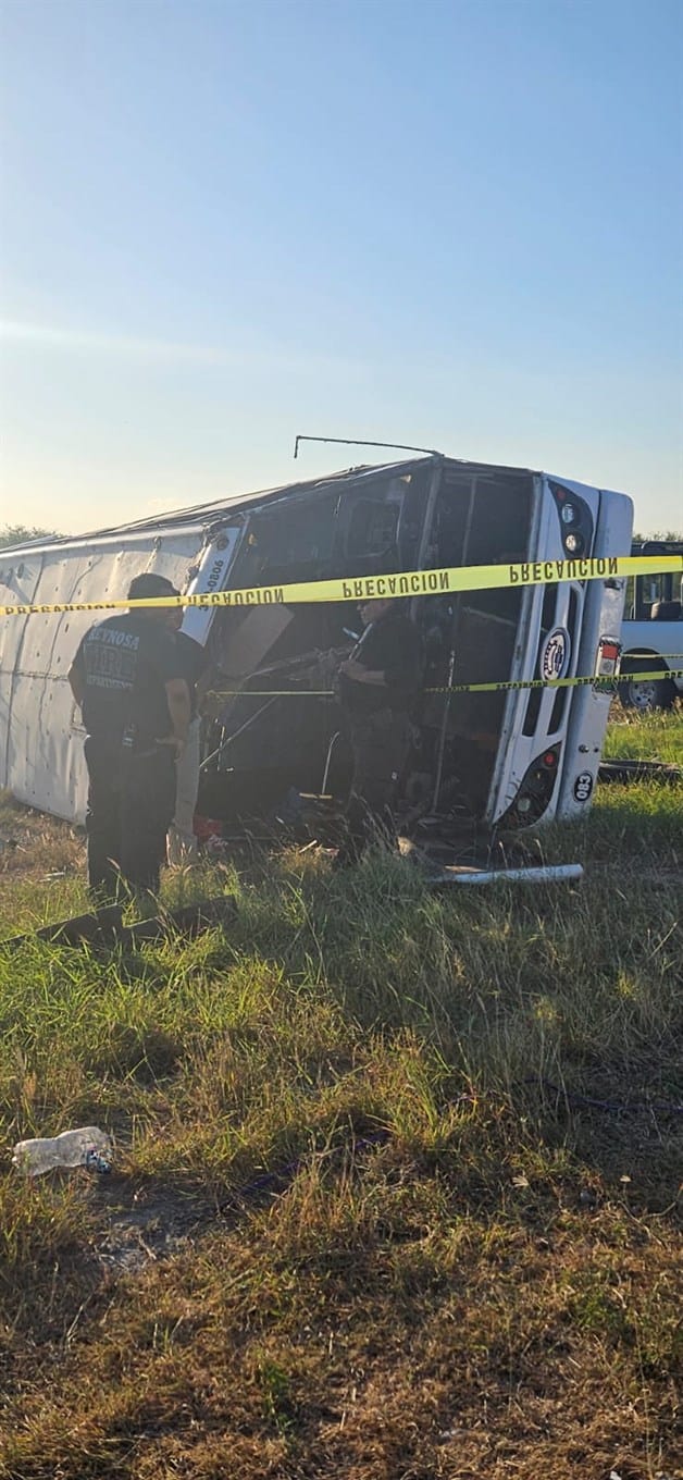 Vuelca microbús en Reynosa; reportan fallecido