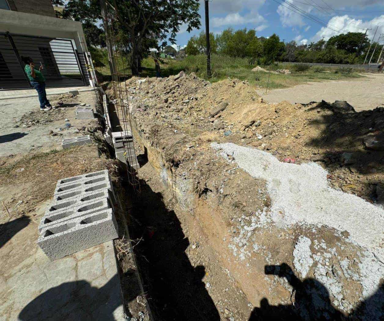 Impugnan un muro en acceso peatonal Impugnan un muro en acceso peatonal