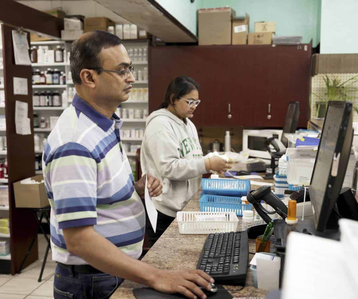 Enfrentan un menor acceso a farmacias