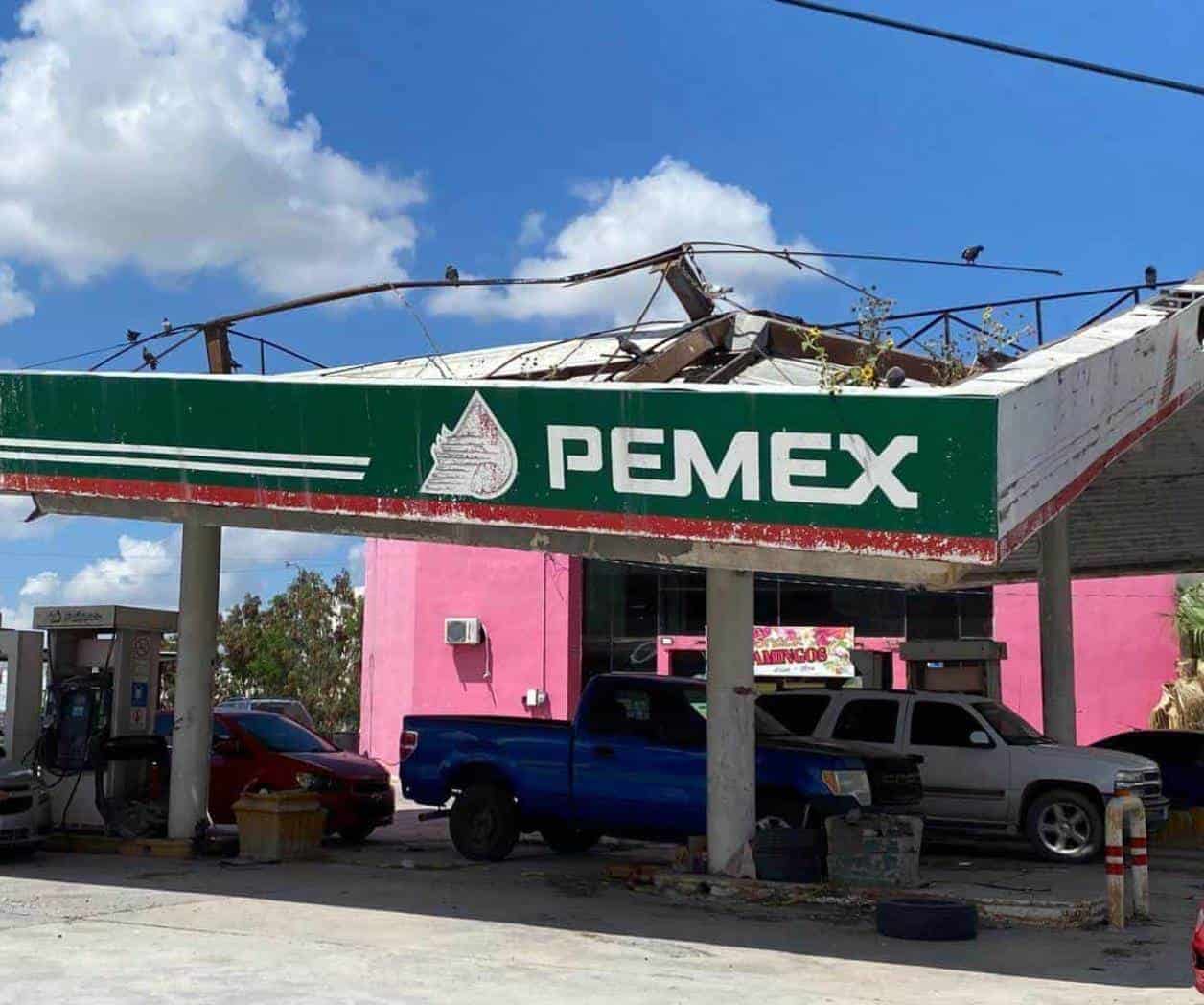 Quitan cintas de advertencia de estructura a punto de caer Quitan cintas de advertencia de estructura a punto de caer