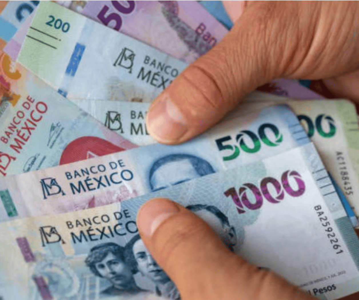 Superpeso cierra con ganancias frente al dólar, cierra en 18.41