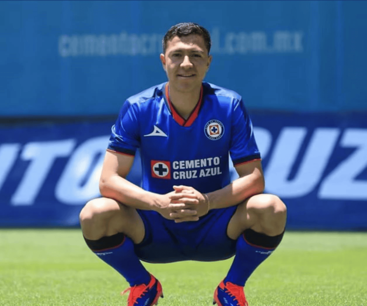 Cruz Azul hace oficial a Andrés Montaño como su refuerzo Cruz Azul hace oficial a Andrés Montaño como su refuerzo