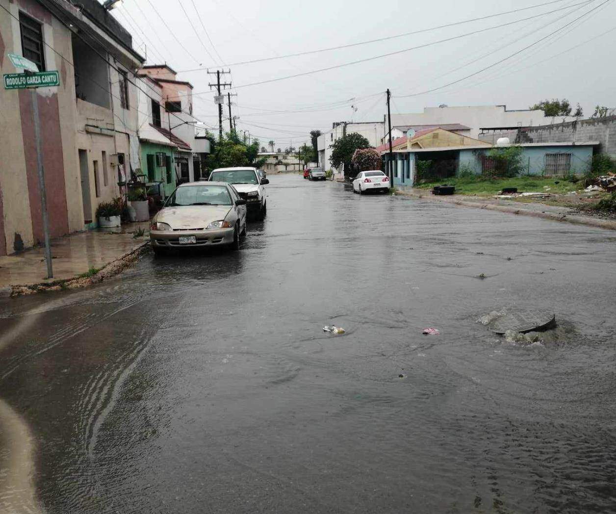 Basura tapona las alcantarillas en Reynosa Basura tapona las alcantarillas en Reynosa
