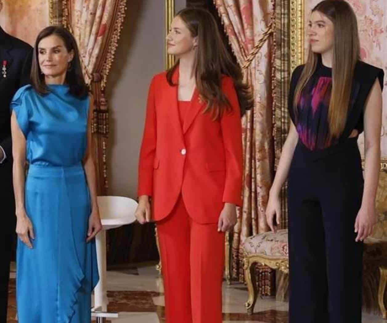 Eclipsa Leonor conmemoración con traje al estilo Letizia