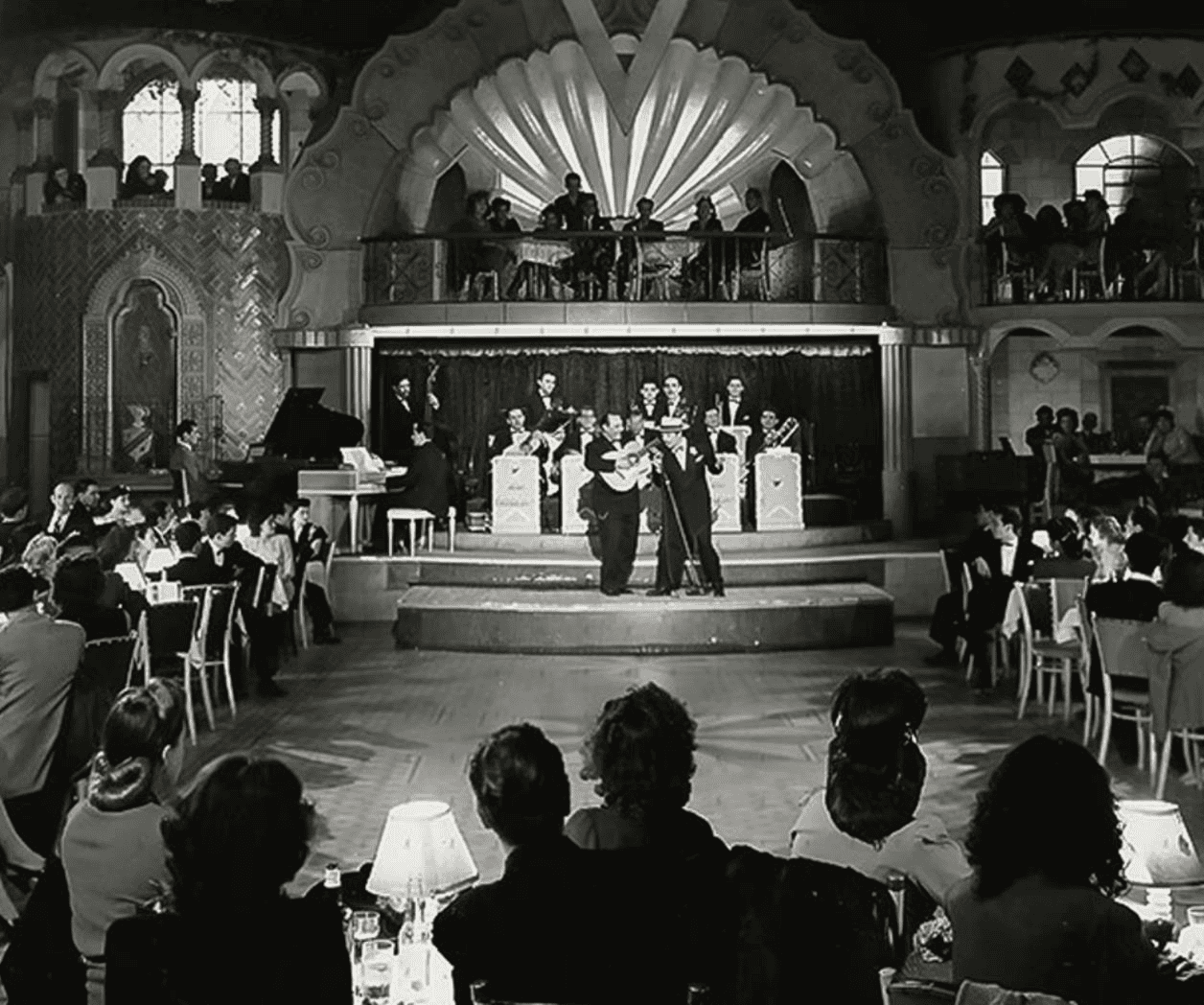 La historia del centro nocturno El Patio: del esplendor del cine de oro a su trágico derrumbe