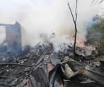 Consume fuego dos viviendas por cortocircuito en la calle