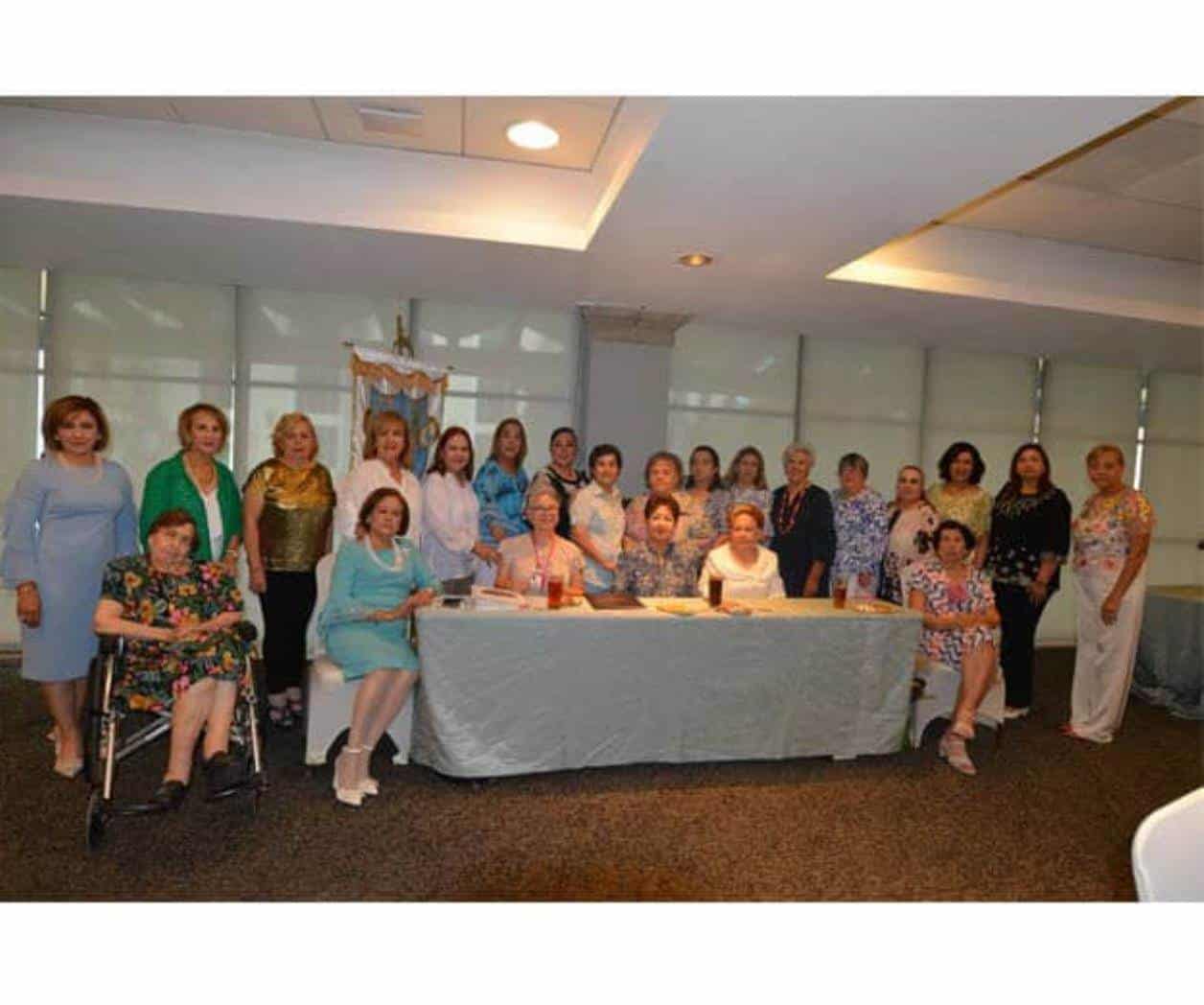 Celebran junta de junio