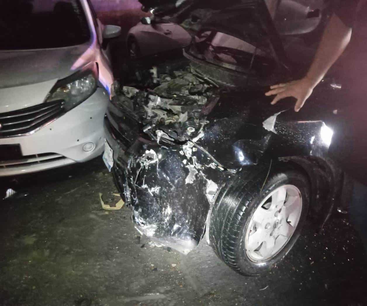 Deja 2 heridos choque múltiple en la Madero