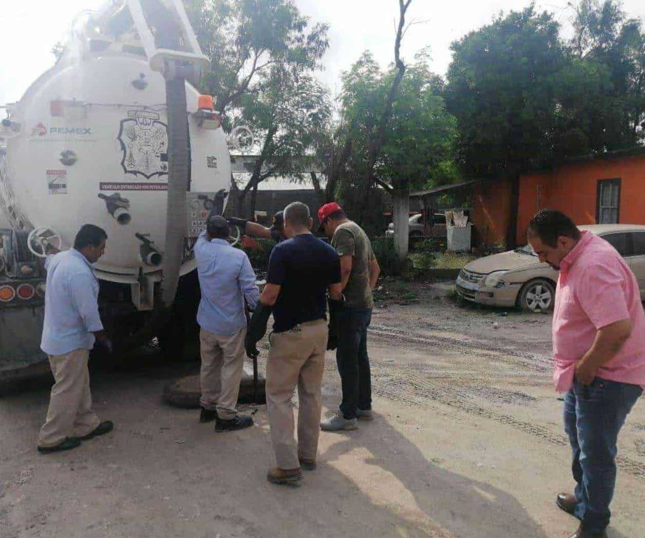 Acrobática reparación por fuga de agua potable en Río Bravo