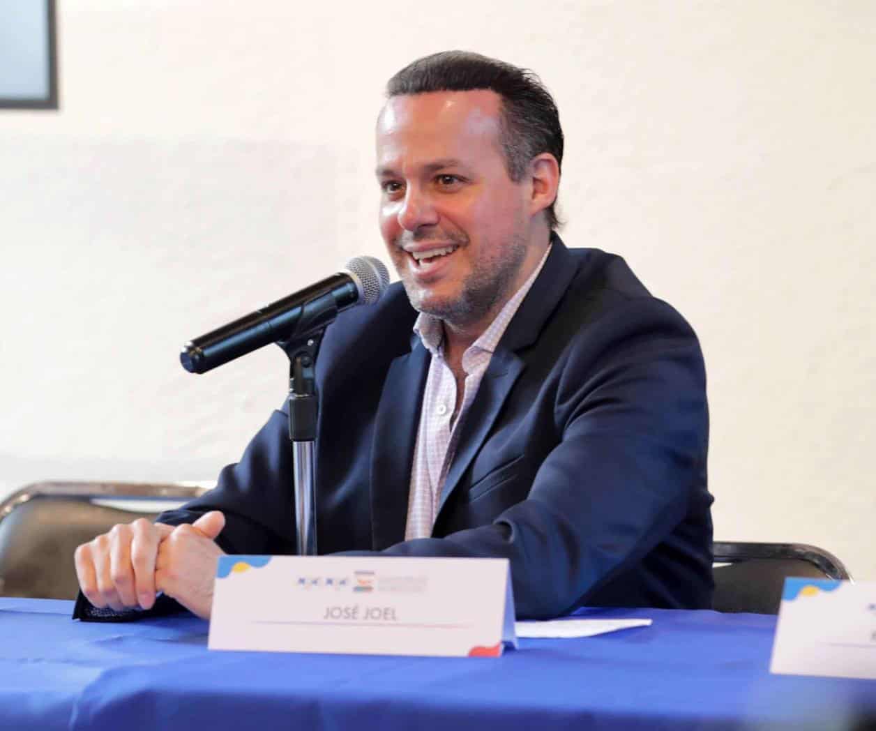 Sigue disputa legal por el nombre José José
