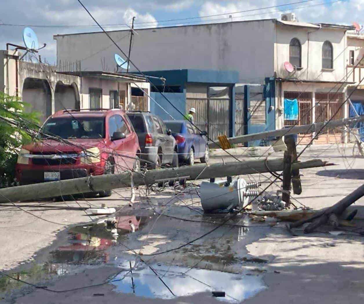 Caen postes de CFE en Matamoros y dejan sin luz a amplio sector