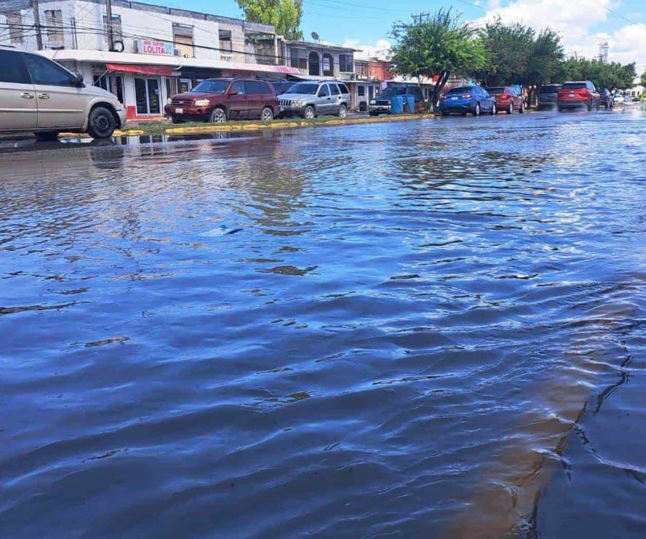 Avenidas inundadas por fuertes lluvias