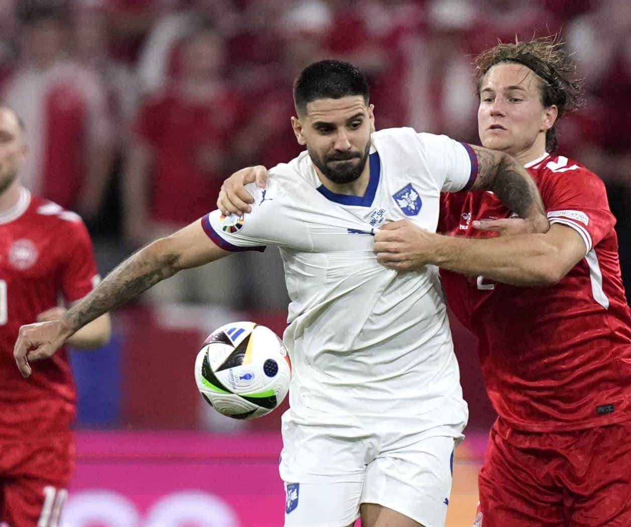 Dinamarca avanza a octavos de final en la Euro 2024 tras empatar 0-0 con Serbia