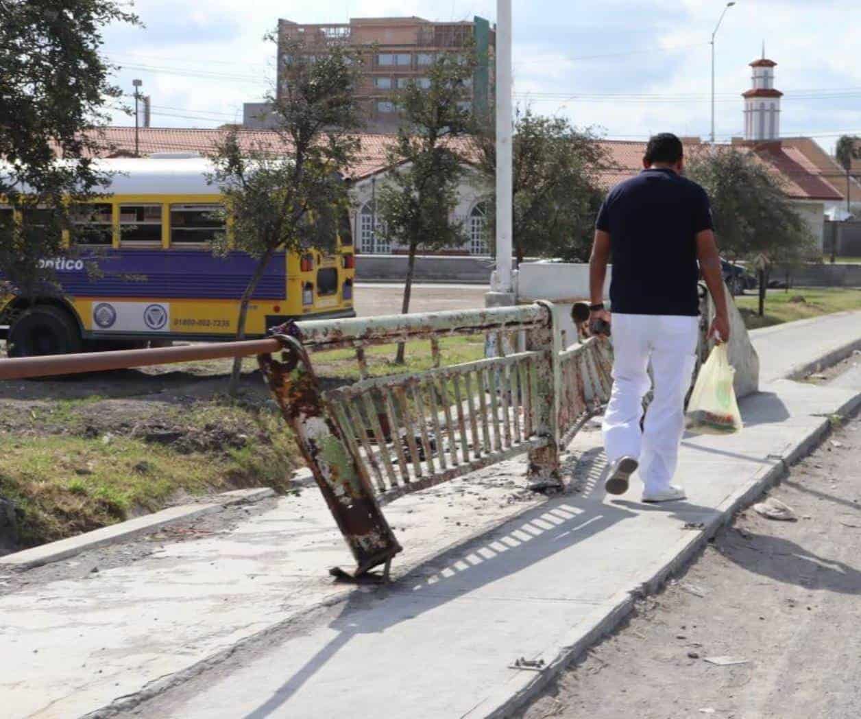 Cruzan con peligro el dren de Las Mujeres