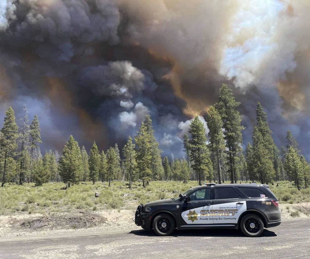 Vientos propagan rápidamente incendio forestal en Oregon